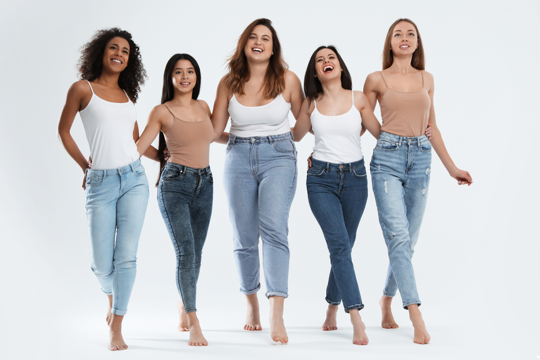 welches Gewicht ist normal bei einer Frau symbolisiert durch 5 verschiedene junge Frauen