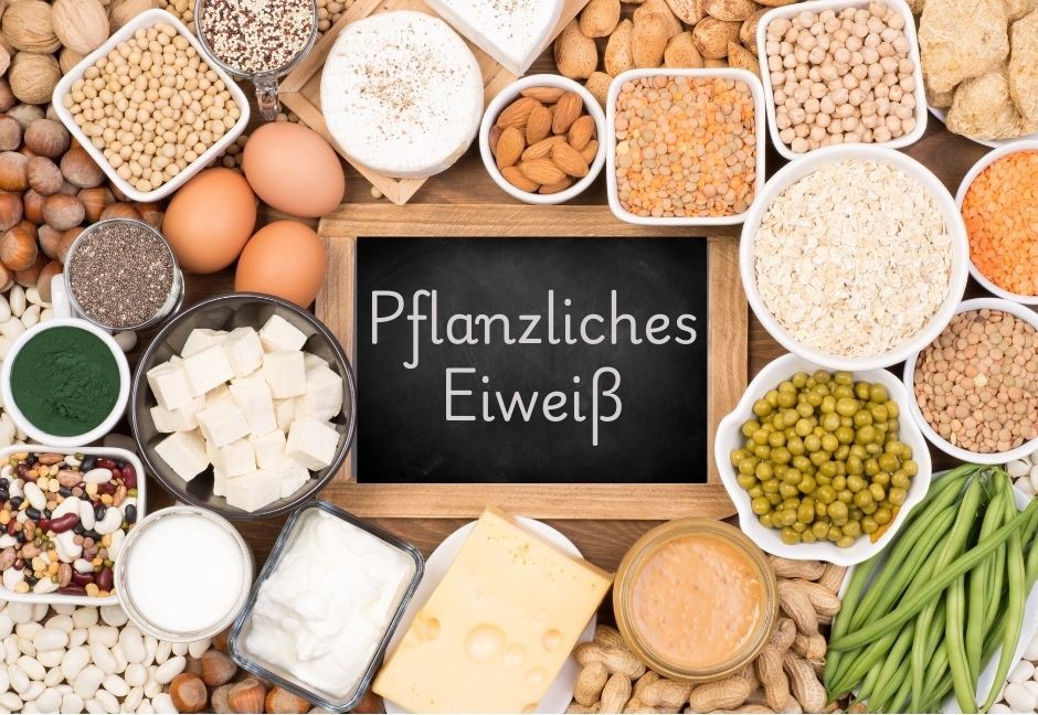 Pflanzliches Eiweiß als Kollage mit Körnern dargestellt